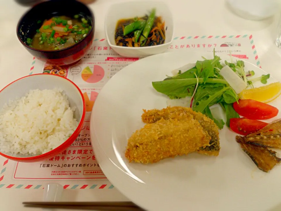 アジフライ 骨煎餅 つみれ汁 ひじき煮|にゃろめさん