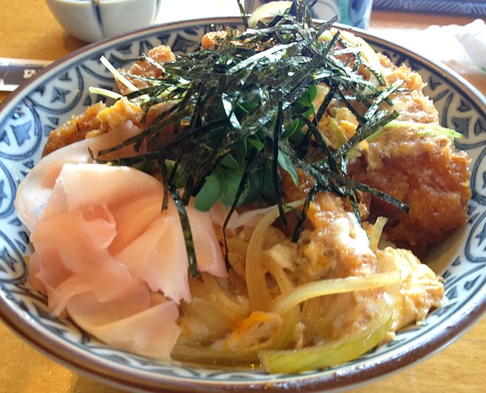 営業マンの昼ごはん カツ丼|ぽんたさん