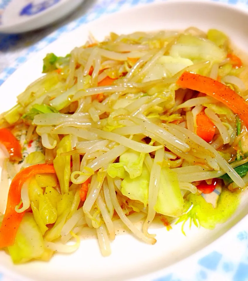 黒コショウとチキンコンソメの野菜炒め|みかさん