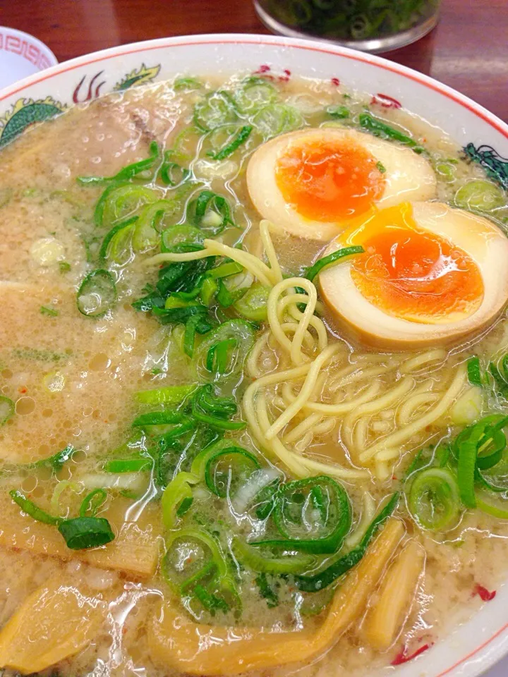 魁力屋のネギ入れ放題味玉醤油とんこつラーメン|ふかちんさん