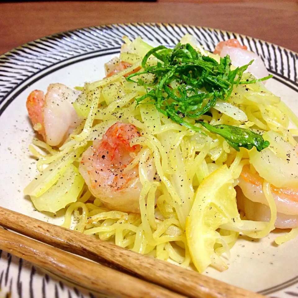 セロリと海老の塩レモン焼きそば|まるさん