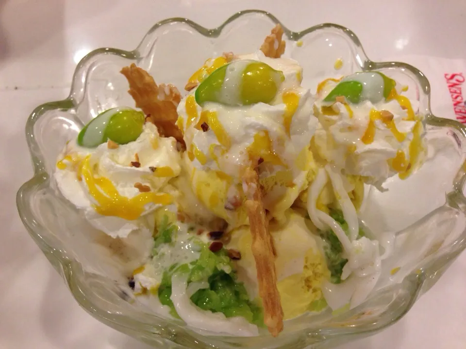 Thai Mango Ice-cream by Swensen's ... (This is special menu only for this summer, Thai Mango Festival, many shop added Mango to their menu, awesome!!)|Tunaさん