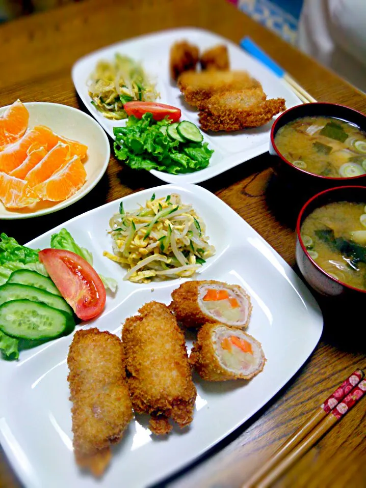 晩御飯。じゃがいもと人参の豚カツ巻き🍚|ちはるさん