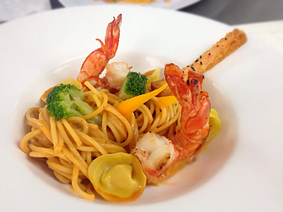 Spaghetti Shrimp sauce with grill prawns with white wine ' tortellini shrimp and crispy shrimp breab|beltさん