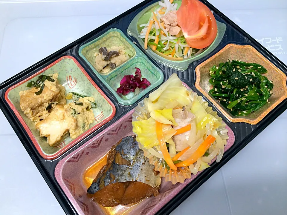 Snapdishの料理写真:日替わり弁当 塩だれ豚焼肉野菜炒め 豊川市の宅配弁当店|Naokazu Kuritaさん