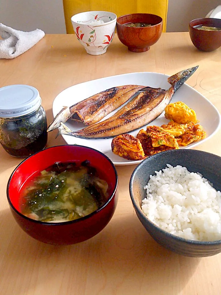 朝サンマと卵焼きとしめじワカメ汁|ソディ・ヴェダーさん