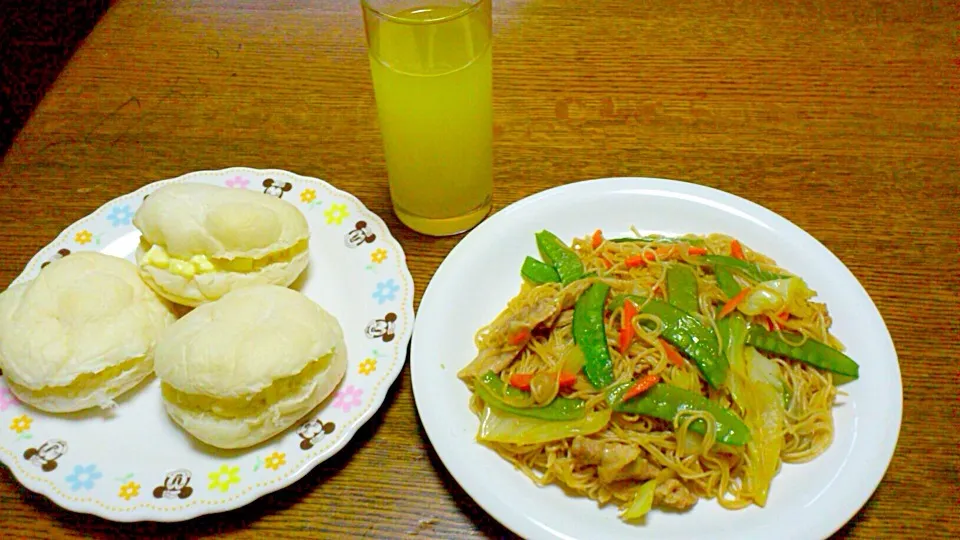 bihon & butter cheese bread  orange juice😊✌️|í♥︎ՏɑƘմɾɑさん