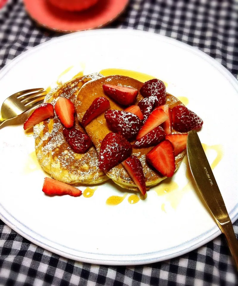 Pancakes with Fresh Strawberries 🍓🍓🍓|welcomeizumiさん