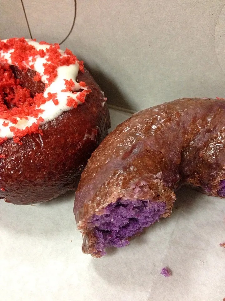 There's ube on this donut.|Ariz Guzmanさん