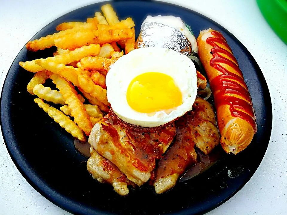 Mixed Grill (Pork & Chicken Chop with Chicken Sausagr)|Yvonne Limさん