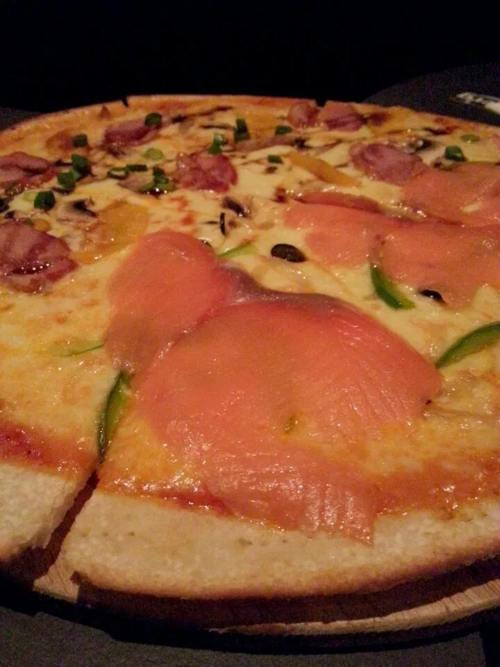 salmon + smoked duck pizza|natalie liangさん