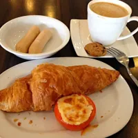 Snapdishの料理写真:Delifrance breakfast|Lindy Teoさん