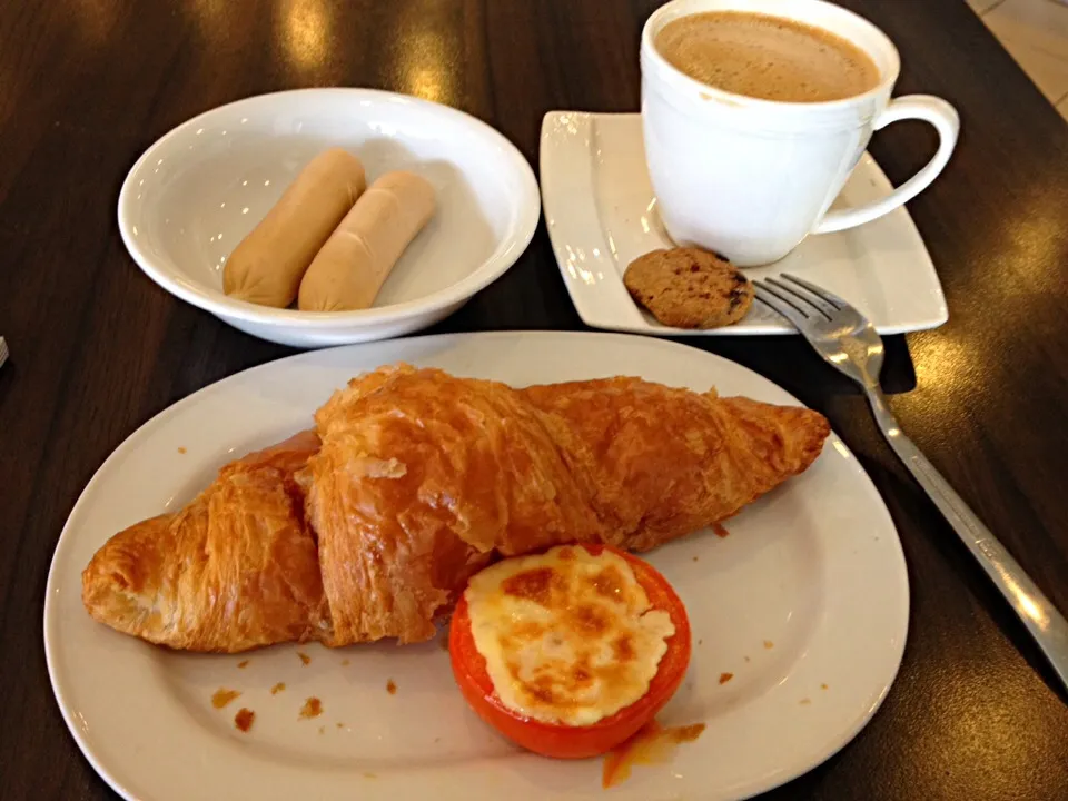 Snapdishの料理写真:Delifrance breakfast|Lindy Teoさん