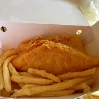 Snapdishの料理写真:Fish n chip|Lindy Teoさん