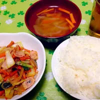 Snapdishの料理写真:コンソメスープ 野菜炒め|ユミさん