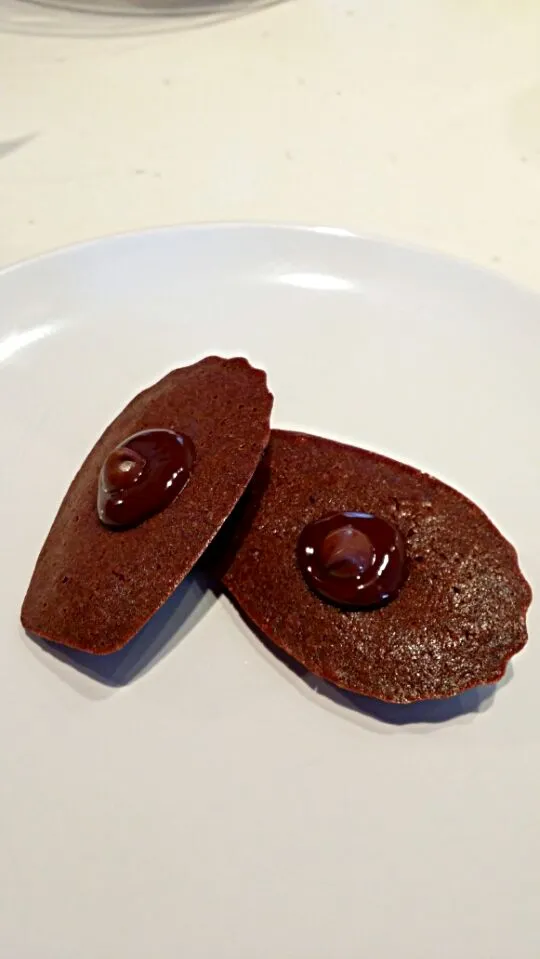 Chocolate Madeleines with chocolate ganache filling|Sheila Chanさん