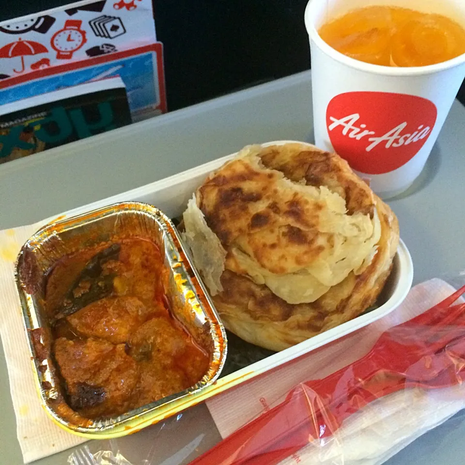 Snapdishの料理写真:Roti Canai, Chicken Curry|maixx ใหม่さん