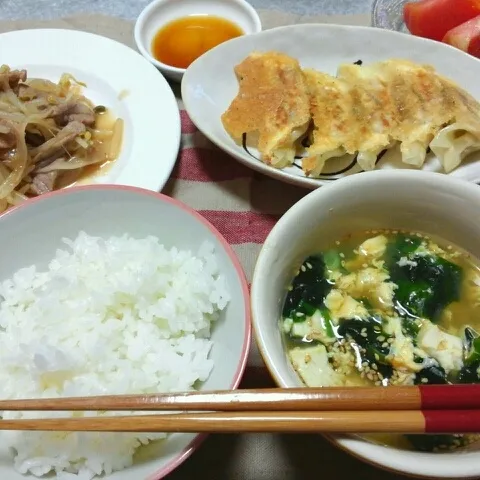 焼き餃子/肉炒め/ﾆﾗ卵ｽｰﾌﾟ/冷やしﾄﾏﾄ/ごはん|おすこさん