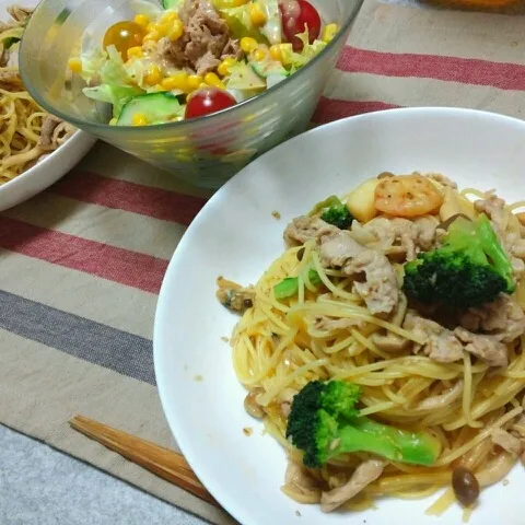 具だくさん和風ﾊﾟｽﾀ/ｶﾗﾌﾙｻﾗﾀﾞ
そろそろ食欲なくなりぎみでーす！(笑)|おすこさん