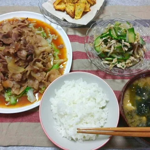 豚肉のしょうが焼き/フライドポテトカレー味/もやしときゅうりの大葉ポン酢あえ/ごはん/豆腐とわかめの味噌汁|おすこさん