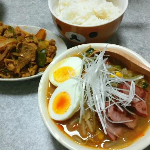 リクエストでみそラーメン作った！
炒めものとごはんで満腹(笑)|おすこさん