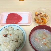 Snapdishの料理写真:炊き込みご飯、野菜スープ柚子胡椒風味、明太子、ぴり辛イカ|Ryosuke Mineさん