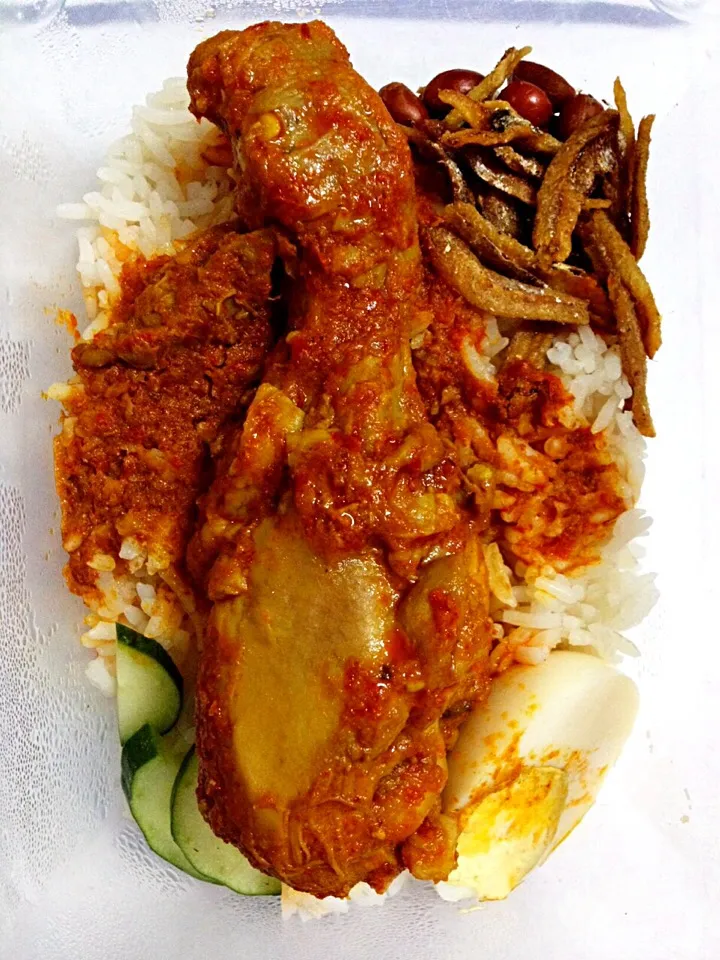 Snapdishの料理写真:Nasi Lemak|Fooderさん