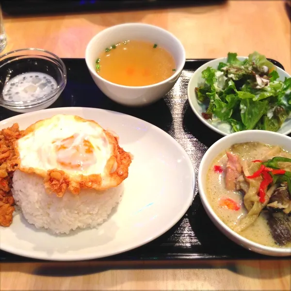 急遽broとラストランチ☆ガパオとグリーンカレー♬|はさん