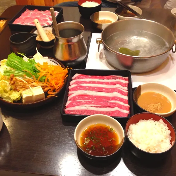 Snapdishの料理写真:しゃぶしゃぶランチ♡ずっと食べてたい(*^^*)チャイと塩レモネード☆どん亭|はさん