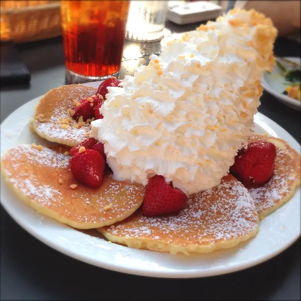 パンケーキ、エッグベネディクト☆ホイップクリーム一瞬で倒れた(*_*)ハワイ行きたぁい(*^o^*)|はさん