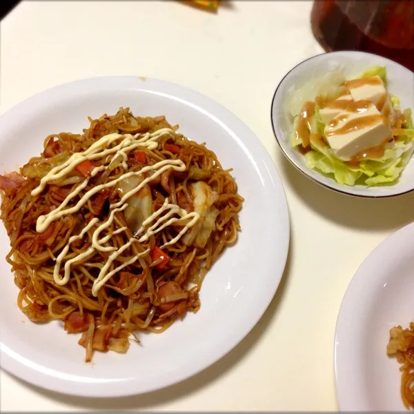 Snapdishの料理写真:お昼は焼きそば♬スタバ豆でアイスカフェラテ★|はさん