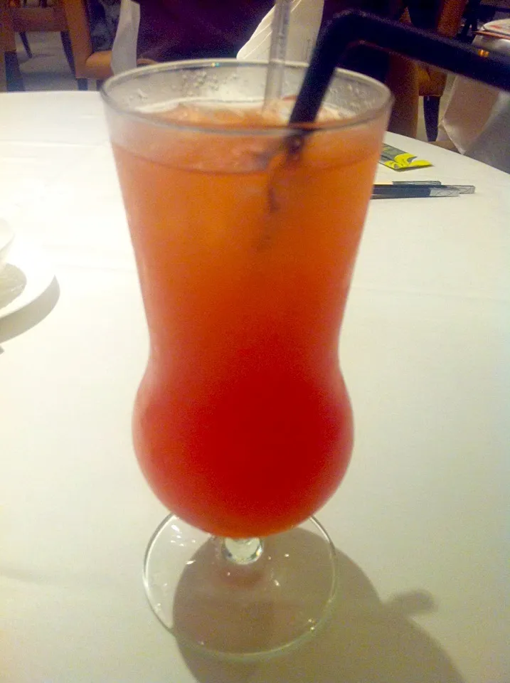 Snapdishの料理写真:Pomelo & guava soda|skyblueさん