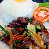 Snapdishの料理写真:กระเพราเนื้อไข่ดาว|Bee Bee Mame Be-neさん