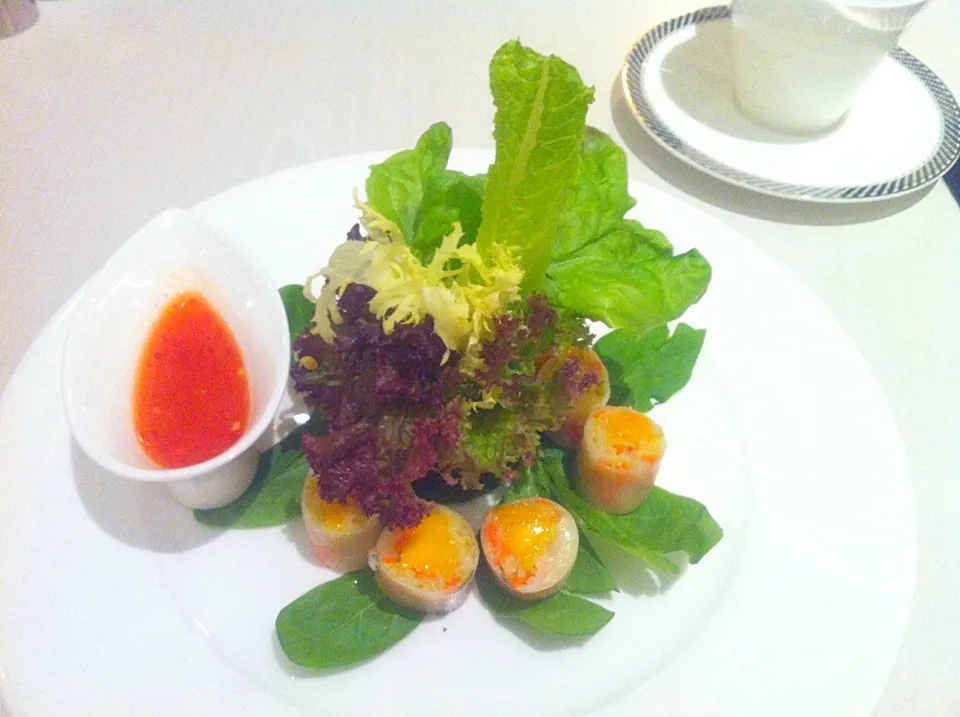 Vegetarian rice paper roll with mango|skyblueさん