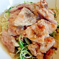 Snapdishの料理写真:บะหมี่ผัดหมูนุ่ม|Bee Bee Mame Be-neさん