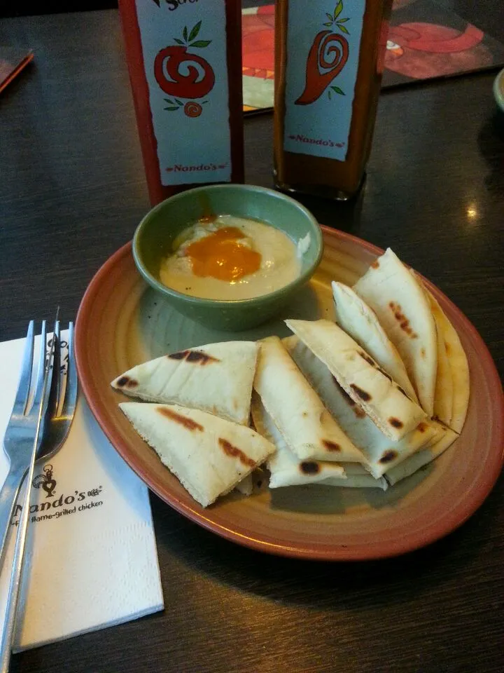 Food: Peri peri hummus and pita 
Restaurant:  Nando's Portuguese cuisine|Jun Kiさん