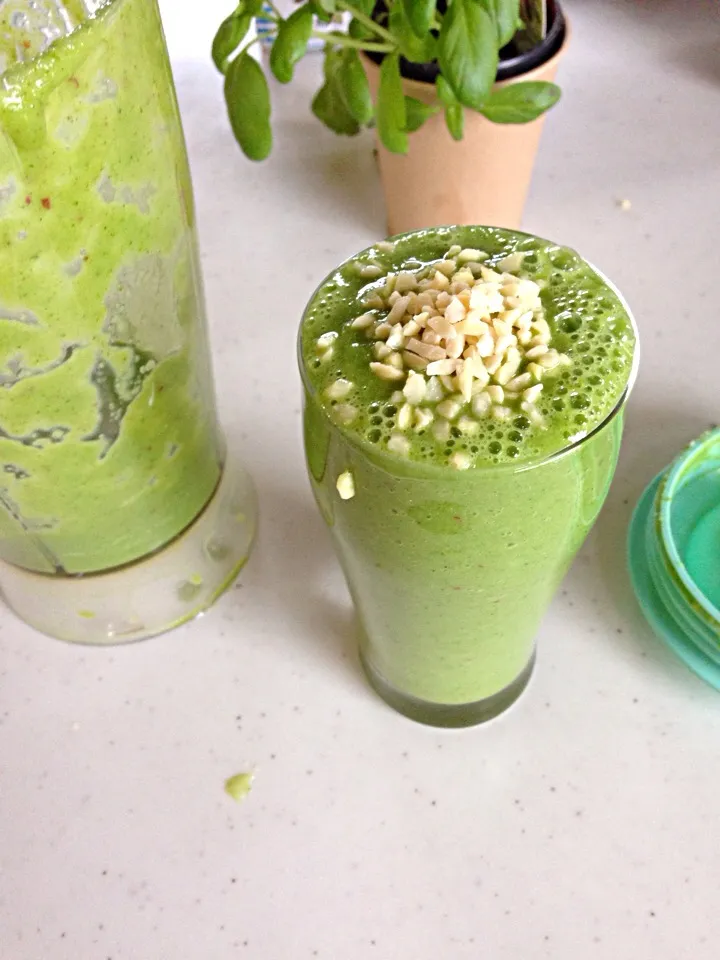 Green smoothie with fresh almond ☆♪|viviさん