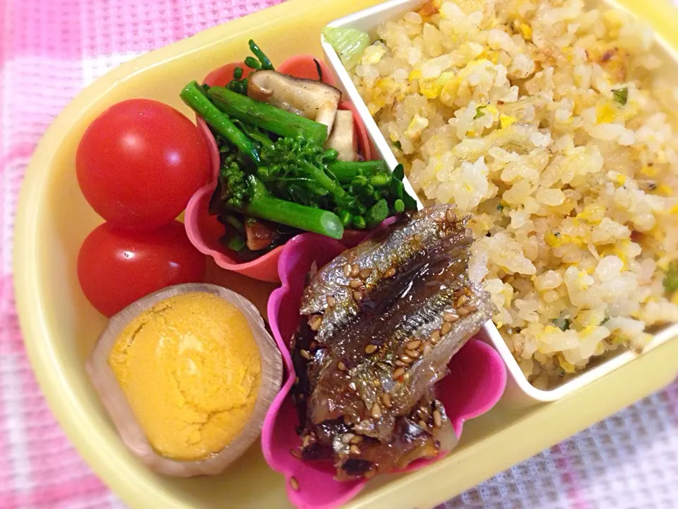 じゃこと玉子炒飯とししゃもの蒲焼弁当|もえさん