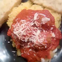 Snapdishの料理写真:Spaghetti squash with mozzerella stuffed meatballs.|Yvonne LaCroixさん