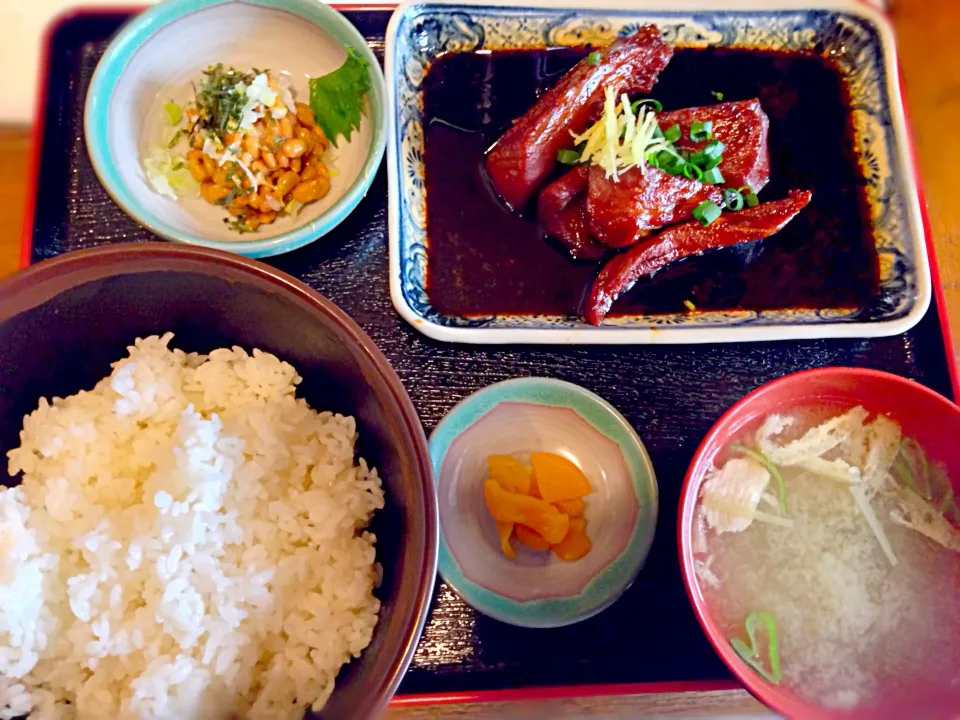 まぐろの脳天煮定食🐟|おかっぴーさん