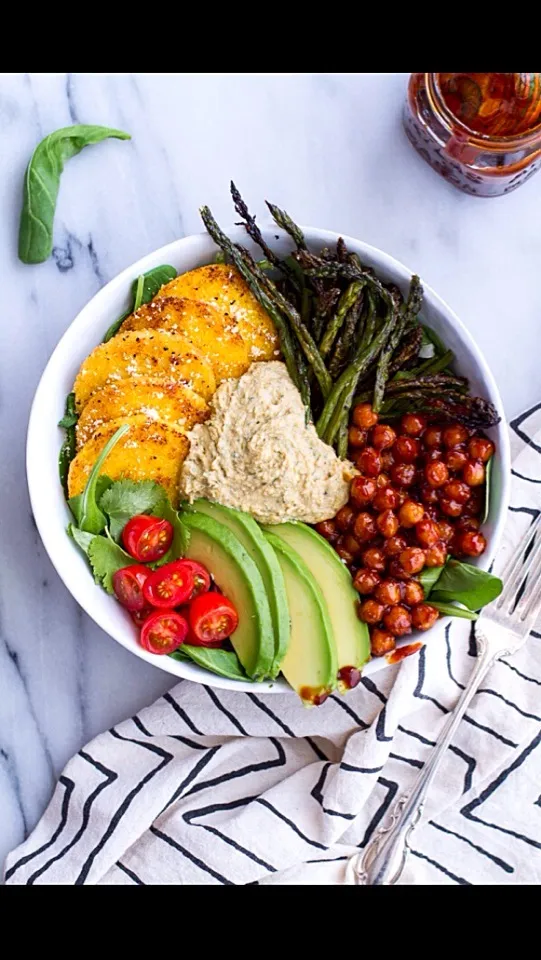 BBQ chickpeas, hummus, avocado and crispy polenta bowl 🌱🌻|desireeさん