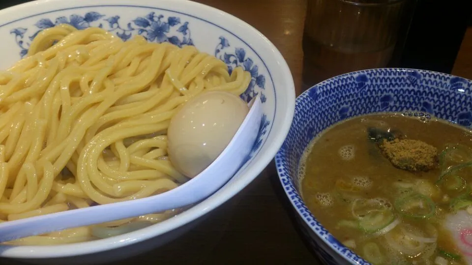 変な時間だったので並ばずに入れたけど味落ちたな～
麺はブヨブヨだし付け汁にインパクトなく臭みも。大崎時代は美味かったのに…|SATOSHI OOCHIさん