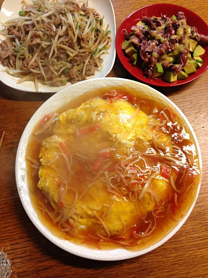 Snapdishの料理写真:★天津飯★豚もやし★ホタルイカとアボカドの酢味噌和え|三宅 里美さん