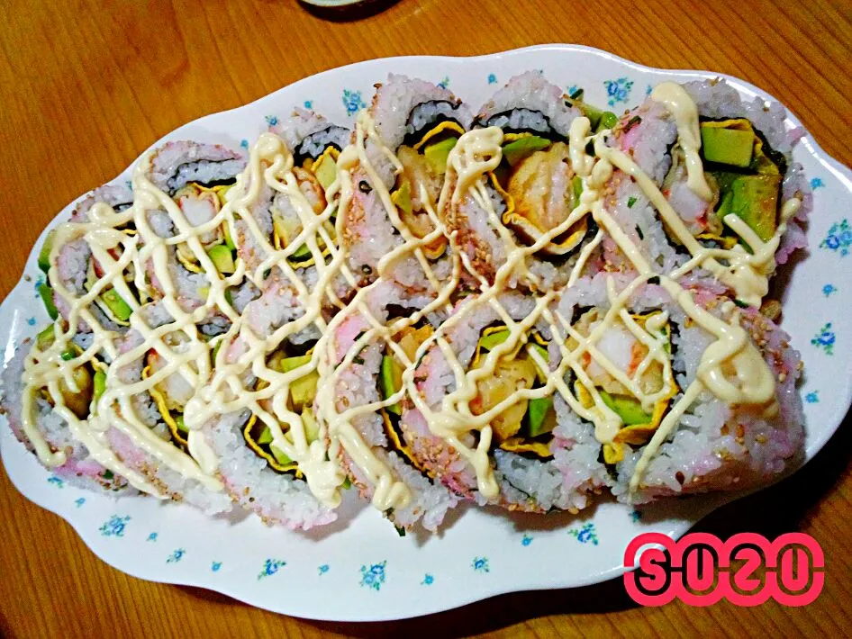 Snapdishの料理写真:カリフォルニアロール巻き (*´艸`*)ｱﾊｯ|suzuさん