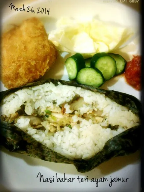 Snapdishの料理写真:Nasi bakar teri ayam jamur (grilled coconut milk rice filled with chirasu, chicken and mushroom)|RikaEmakAkbarKhawlaさん