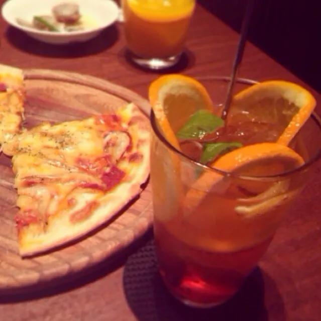 白海老ザ〜ピ〜🍕とオレンジモヒ〜ト🍊🍸|leeさん