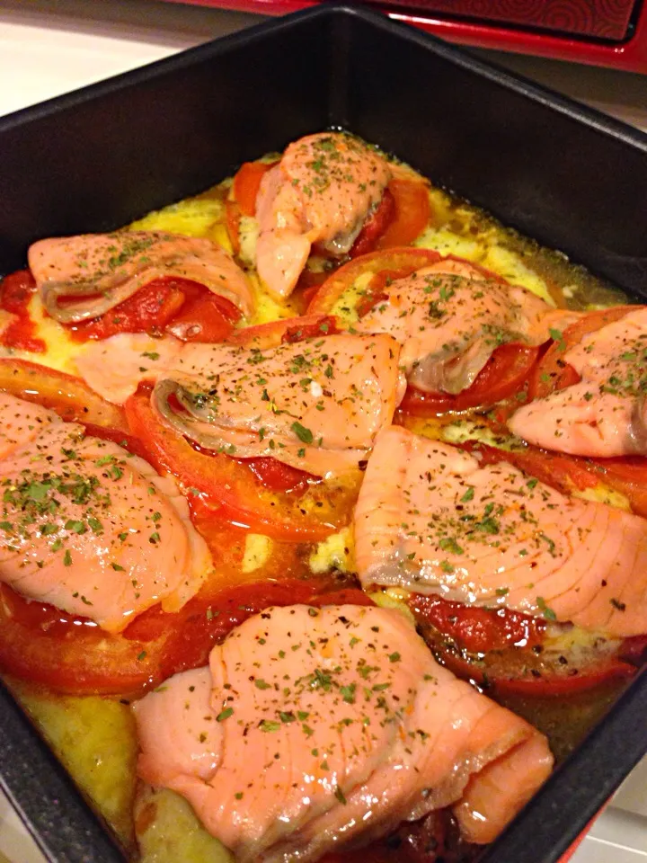 Smoked salmon on tomato and cheese|小環さん