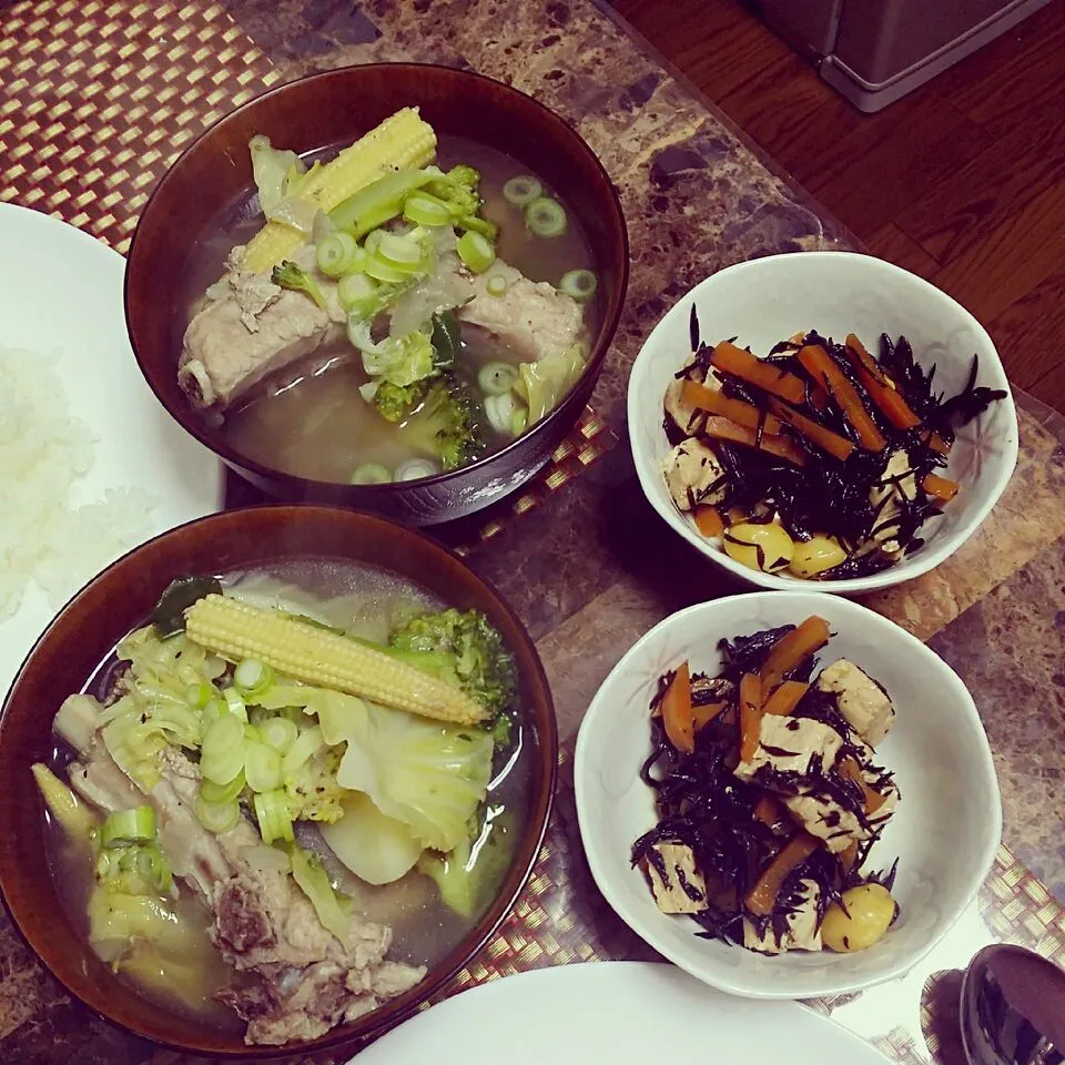 boiled spareribs and hijiki no nimono for our late dinner|Gee Kojimaさん