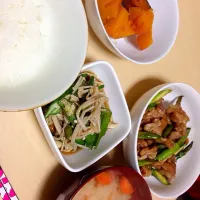 Snapdishの料理写真:豚肉とアスパラの炒め物•かぼちゃ煮•オクラとえのきの柚子胡椒和え•人参大根のみそ汁|あちさん