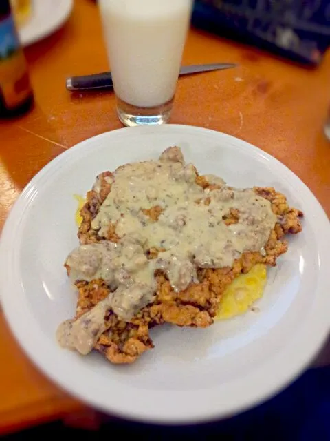 Chicken fried steak and fresh corn/sweet onion grits|Michael Applebyさん